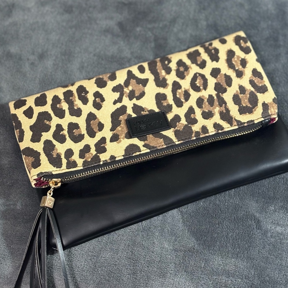 Chic Leopard Print Clutch with Black Details